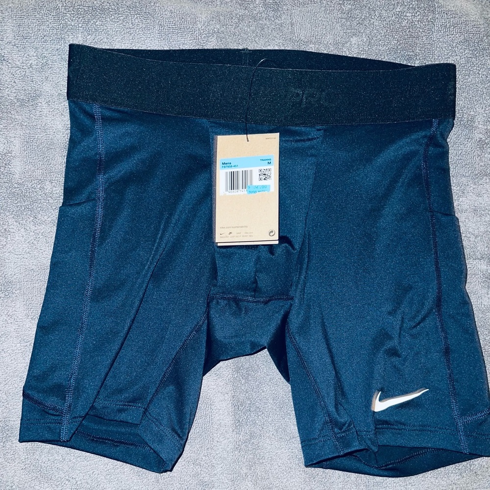 Nike Men's Dark Blue compression shorts with pockets